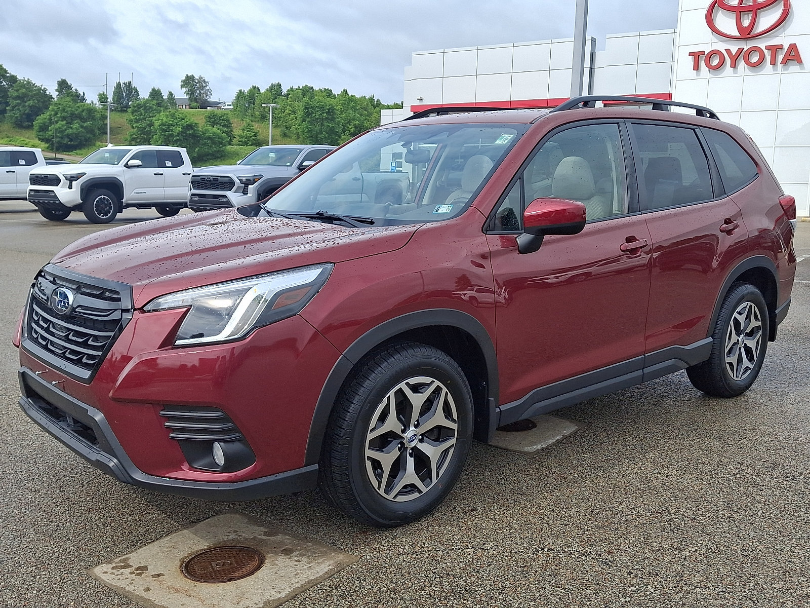 Used 2022 Subaru Forester Premium AWD/4WD image 3