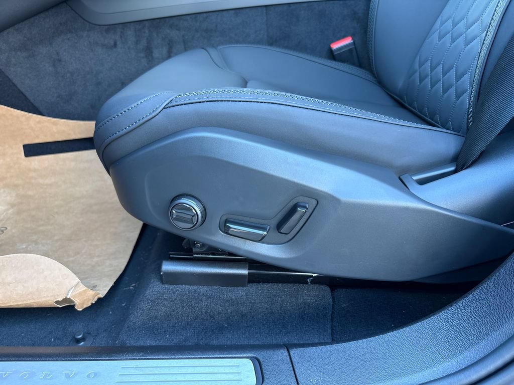 New 2026 Volvo XC60 B5 Core AWD/4WD image 9