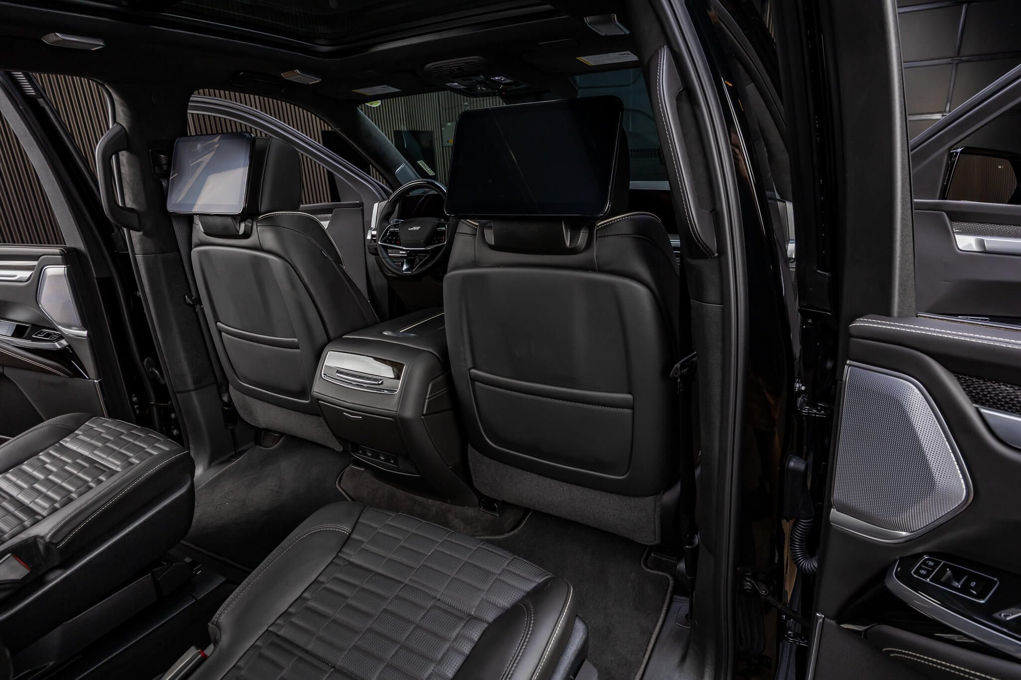 Used 2026 Cadillac Escalade ESV V w/ LPO, ONYX Package AWD/4WD image 30