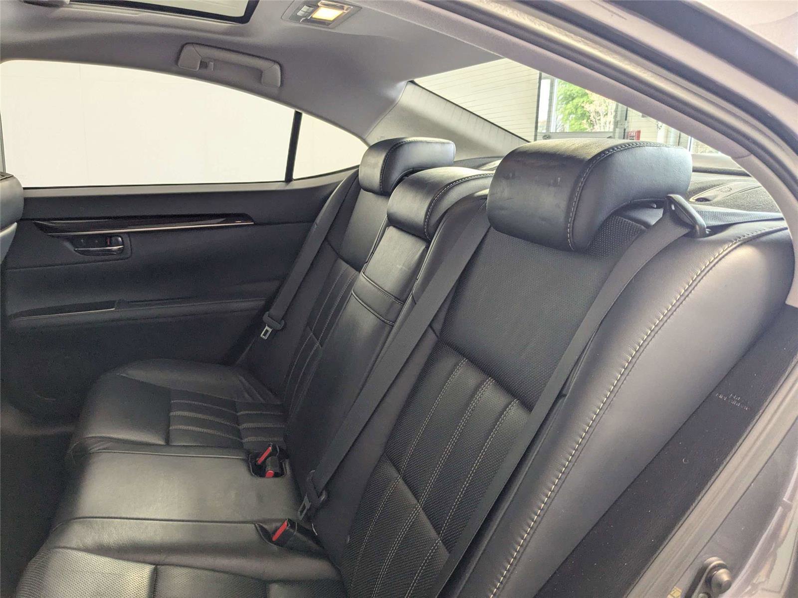 Used 2016 Lexus ES 350 w/ Luxury Package w/Wood Trim image 31