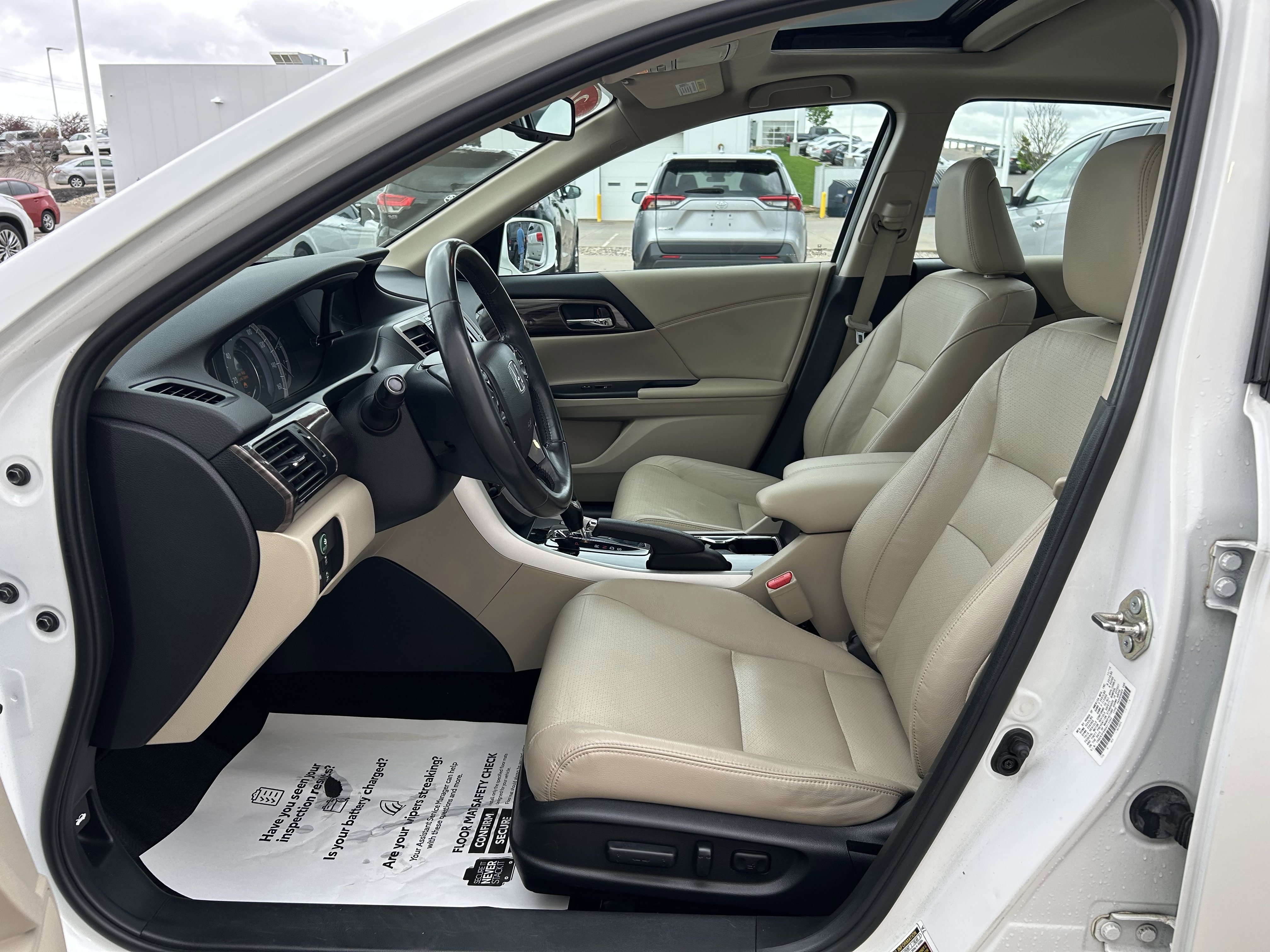 Used 2016 Honda Accord Touring image 22