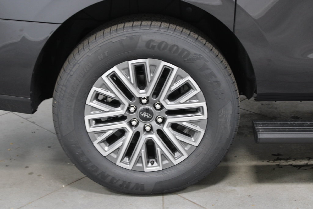 New 2027 Ford Expedition Max Platinum w/ Driver's Package RWD image 13