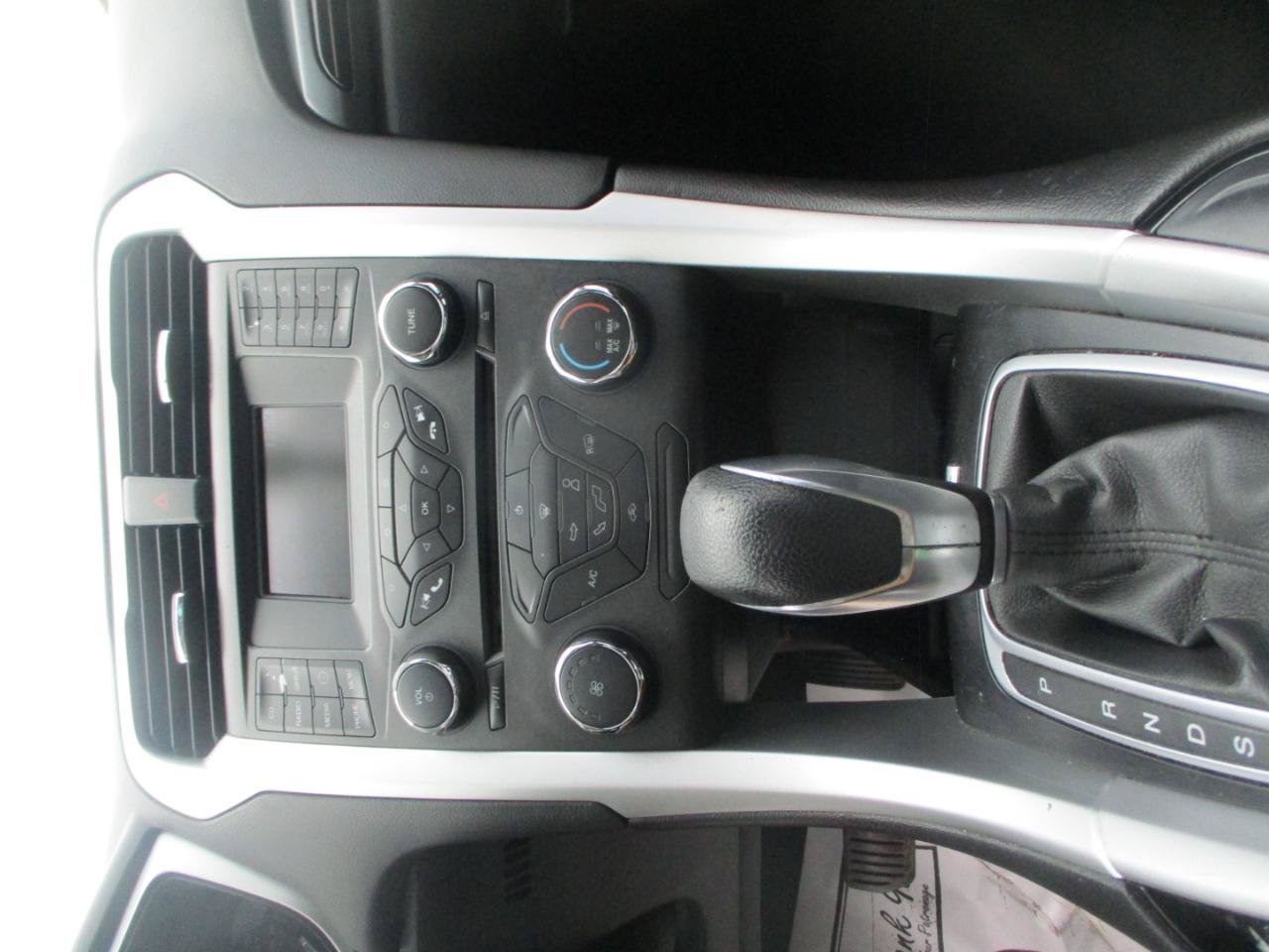 Used 2016 Ford Fusion SE w/ Equipment Group 201A FWD image 12