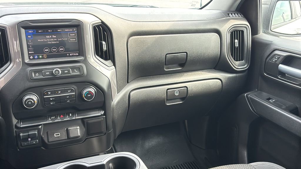 Used 2020 Chevrolet Silverado 1500 Custom w/ Custom Value Package AWD/4WD image 8