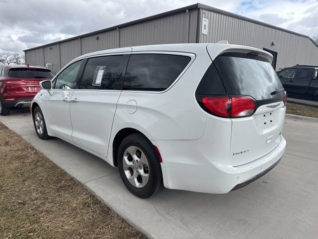 Used 2018 Chrysler Pacifica Touring Plus image 2