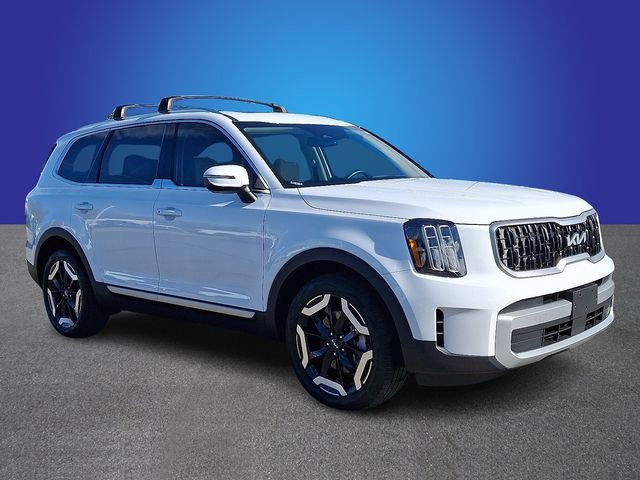 Used 2025 Kia Telluride EX w/ EX Captain's Chair Package image 3