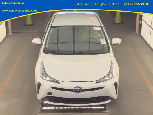 Used 2021 Toyota Prius LE image 2