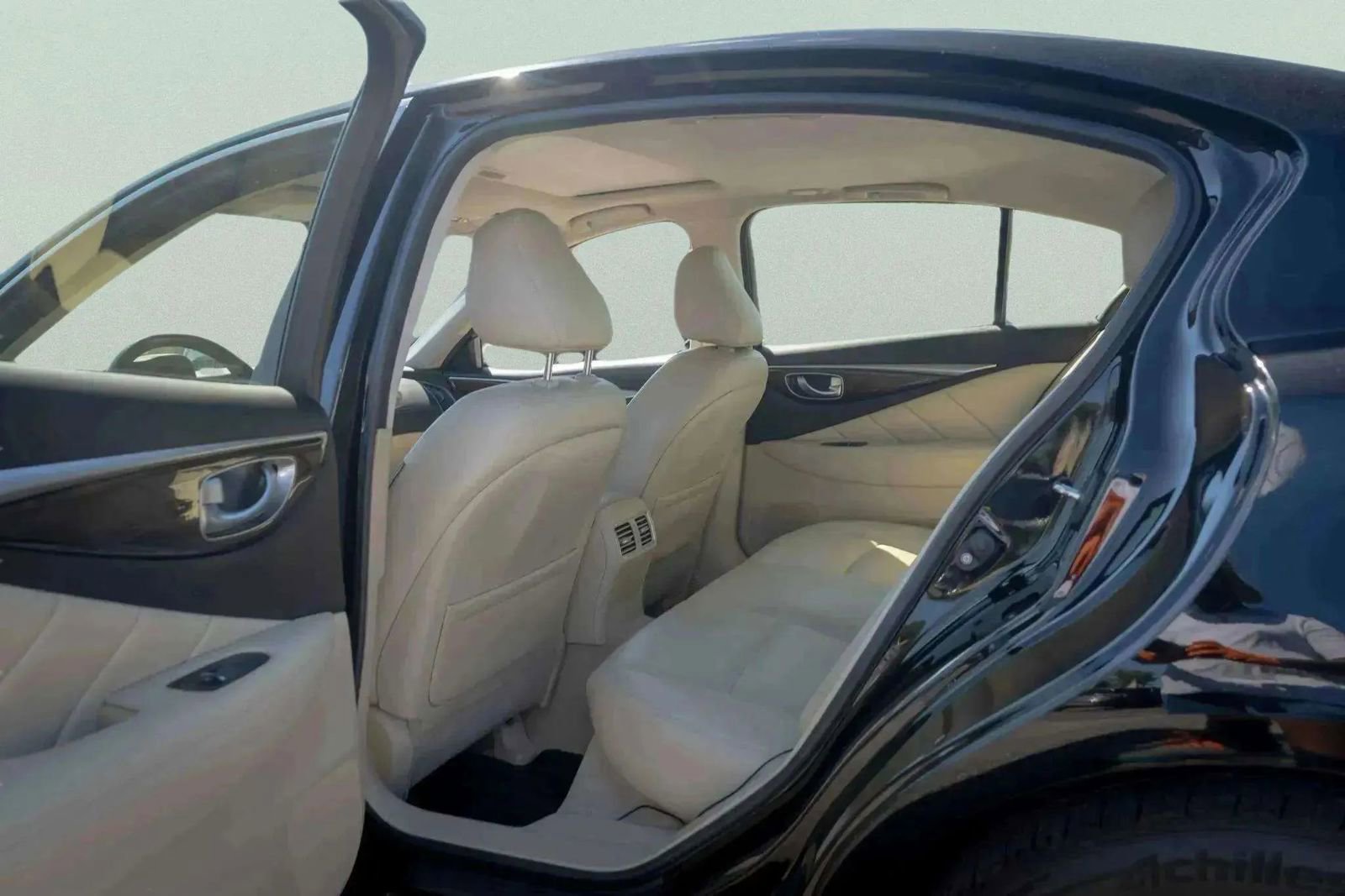 Used 2019 INFINITI Q50 Luxe w/ Essential Package (3.0T Luxe) image 10