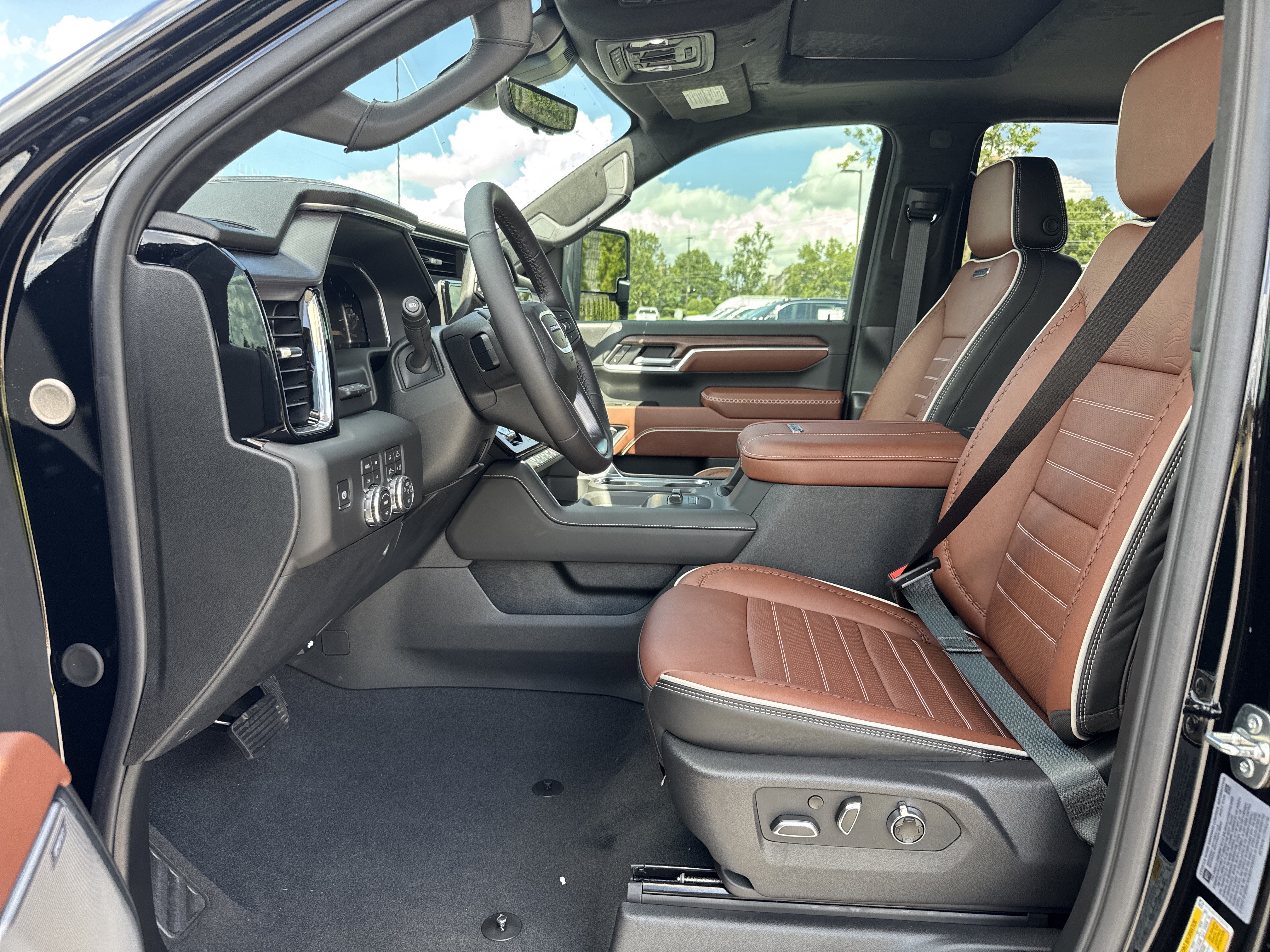 New 2026 GMC Sierra 2500 Denali Ultimate w/ LPO, Black Badging Package AWD/4WD image 14