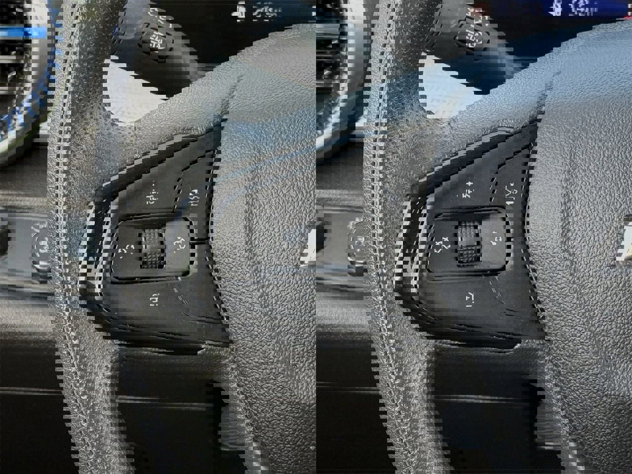 Certified 2025 Chevrolet Trax LT image 13