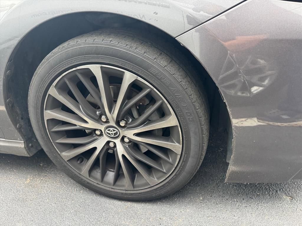 Used 2018 Toyota Camry SE FWD image 2