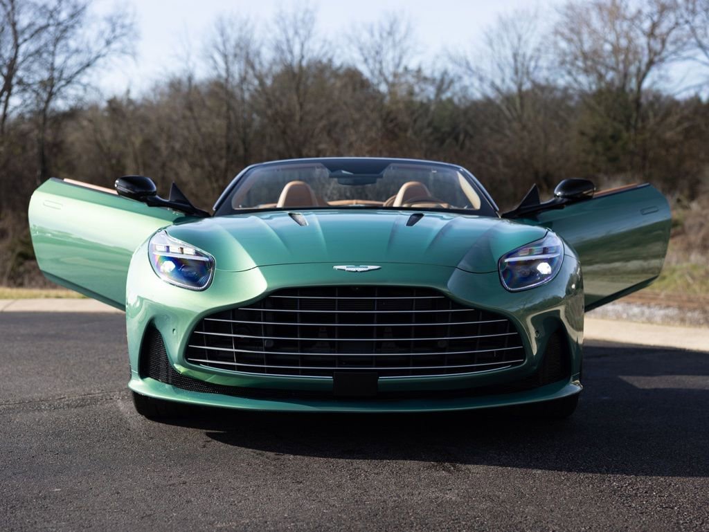 Used 2025 Aston Martin DB12 Volante image 13