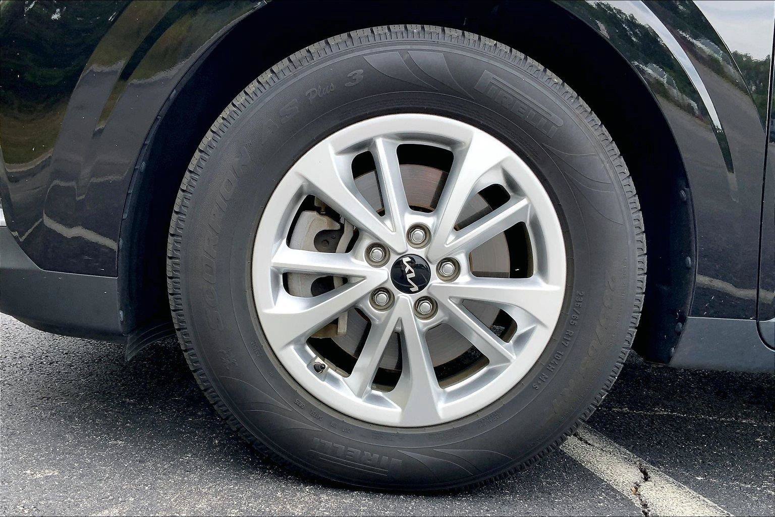 Used 2024 Kia Carnival LX FWD image 6