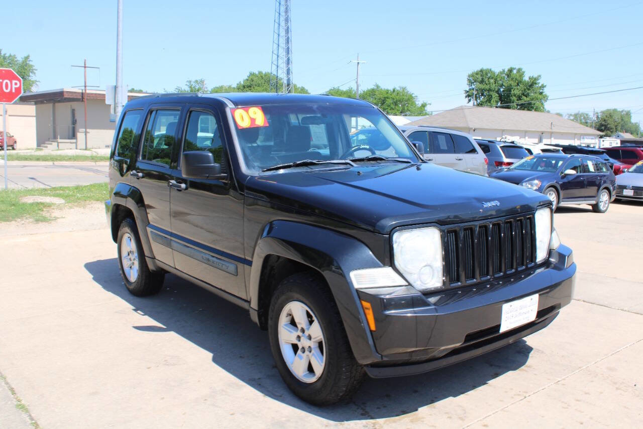 Used 2009 Jeep Liberty Sport RWD image 2