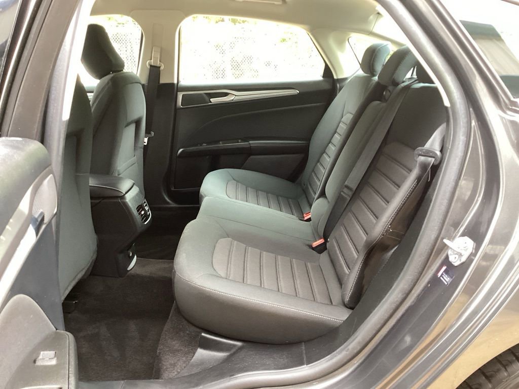 Used 2020 Ford Fusion SE FWD image 35