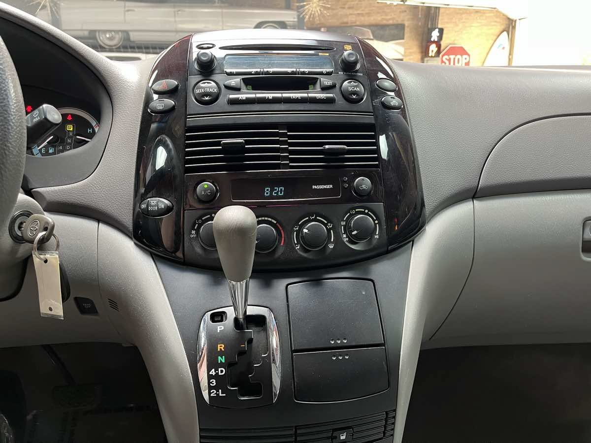 Used 2004 Toyota Sienna LE FWD image 17