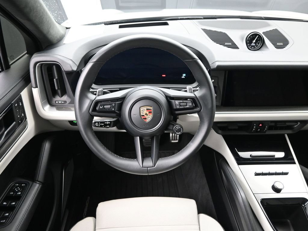 Used 2024 Porsche Cayenne S image 23
