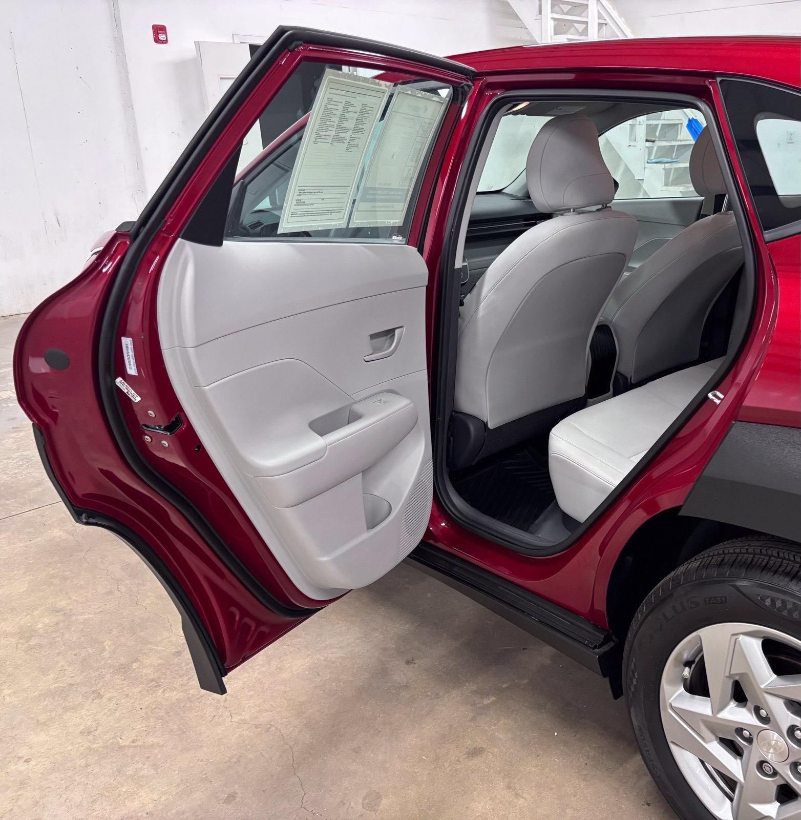 Certified 2025 Hyundai Kona SE FWD image 23