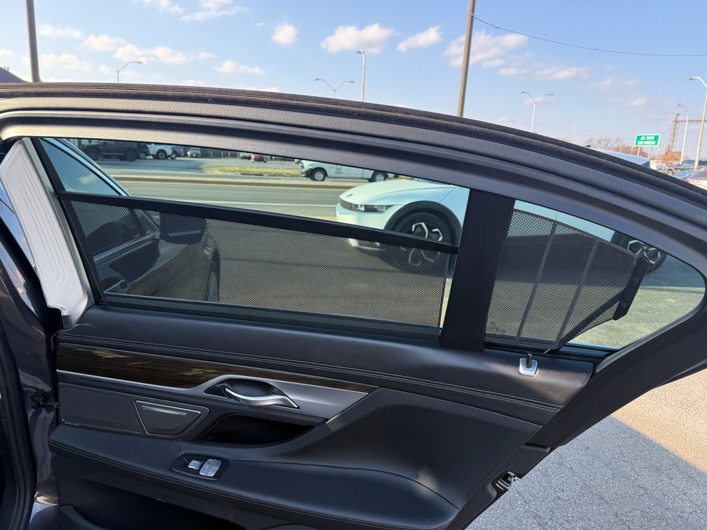 Used 2018 BMW 740e xDrive image 10