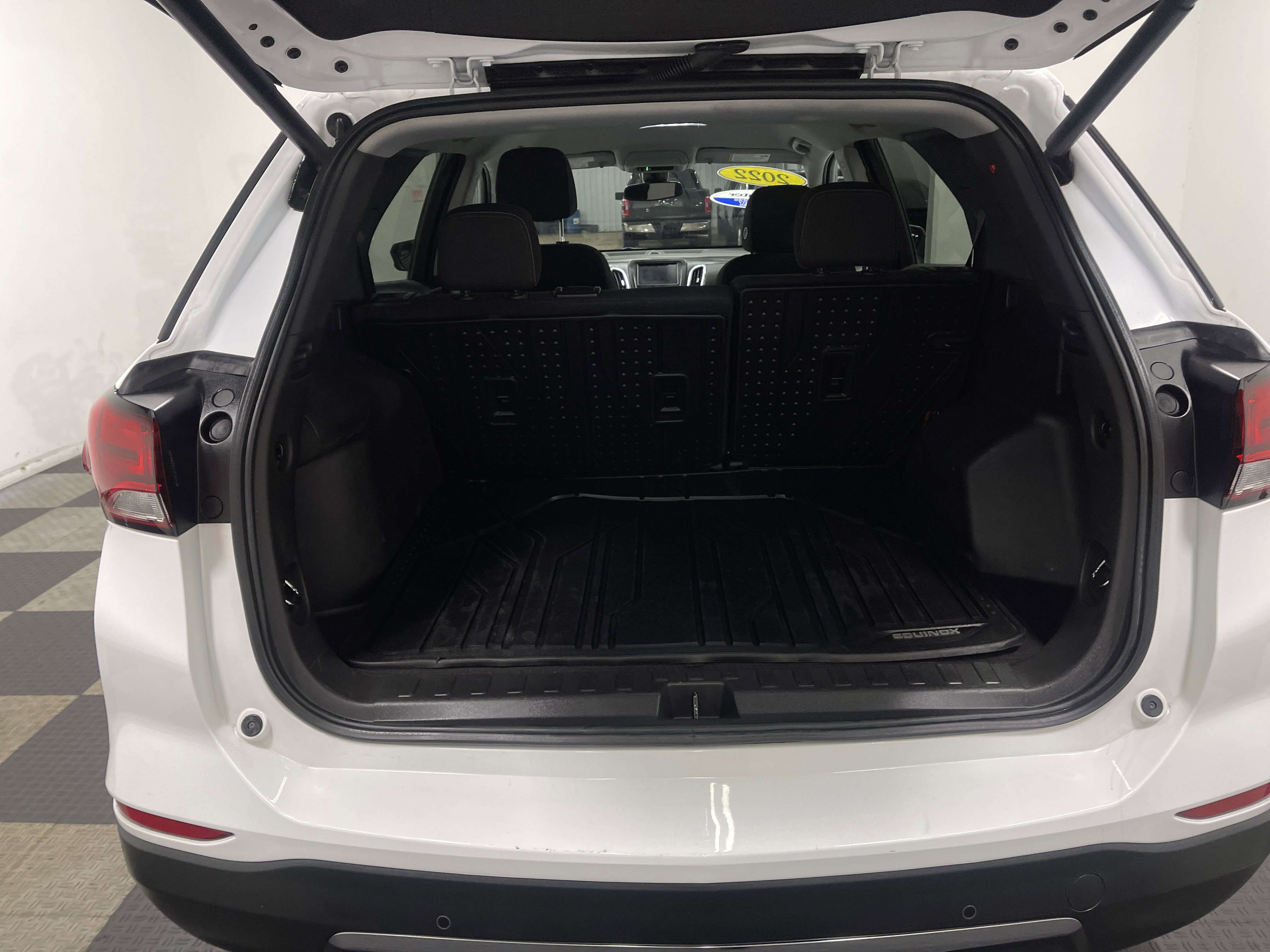 Used 2022 Chevrolet Equinox LT w/ Driver Convenience Package image 18