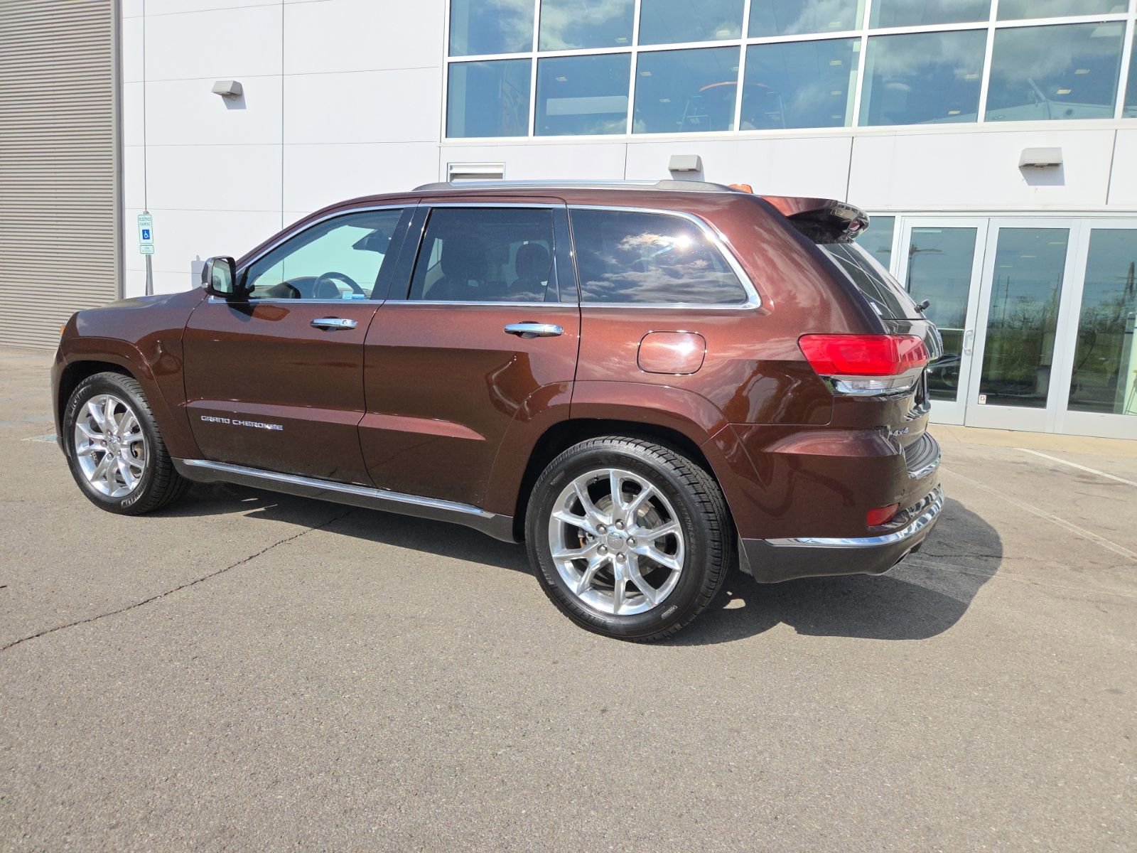 Used 2015 Jeep Grand Cherokee Summit image 10
