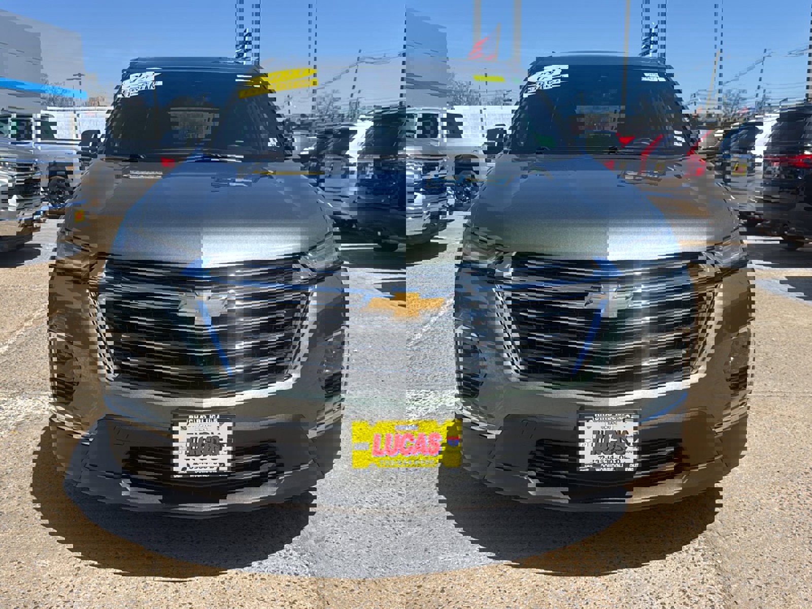 Used 2023 Chevrolet Traverse LT w/ Rear Camera Mirror Package image 3