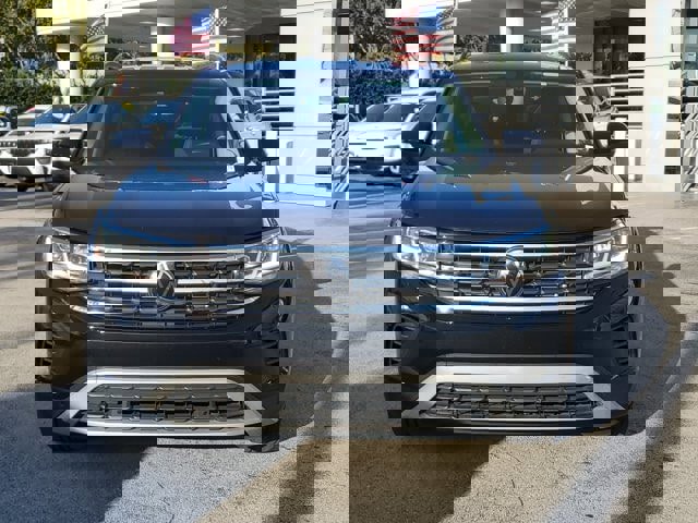 Used 2023 Volkswagen Atlas SE image 2