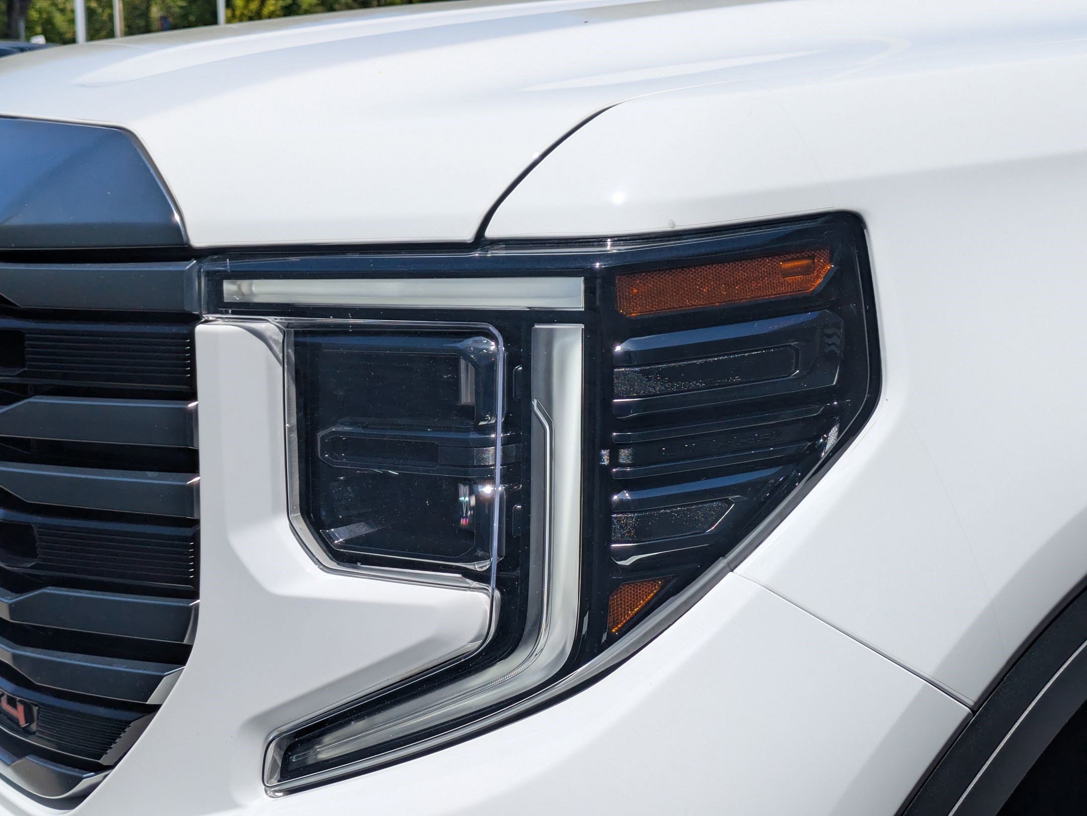 Used 2024 GMC Sierra 1500 AT4 w/ Technology Package AWD/4WD image 9