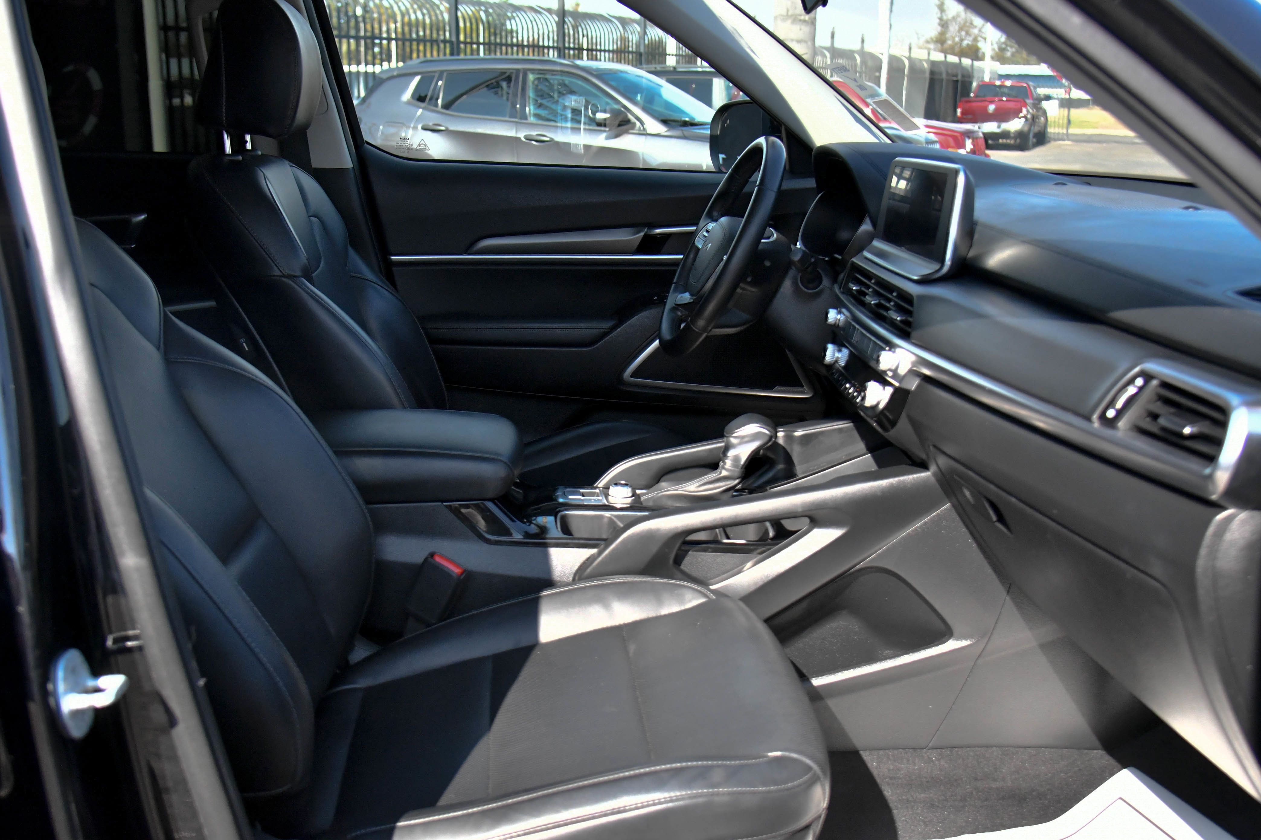 Used 2022 Kia Telluride LX image 46