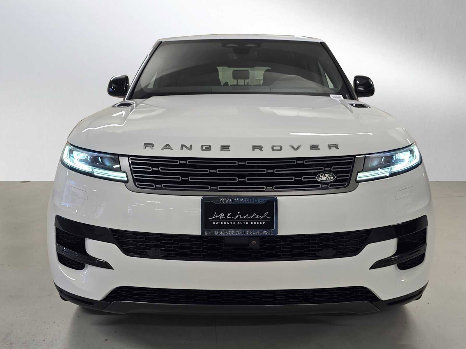 Used 2025 Land Rover Range Rover Sport image 8