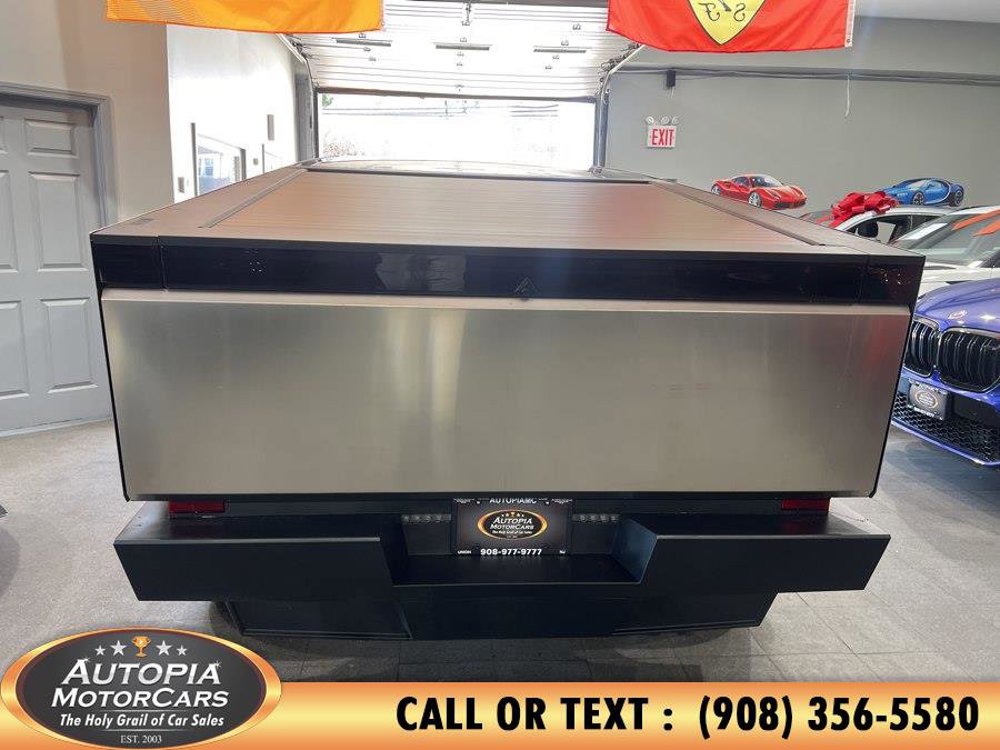 Used 2025 Tesla Cybertruck AWD Crew Cab image 4