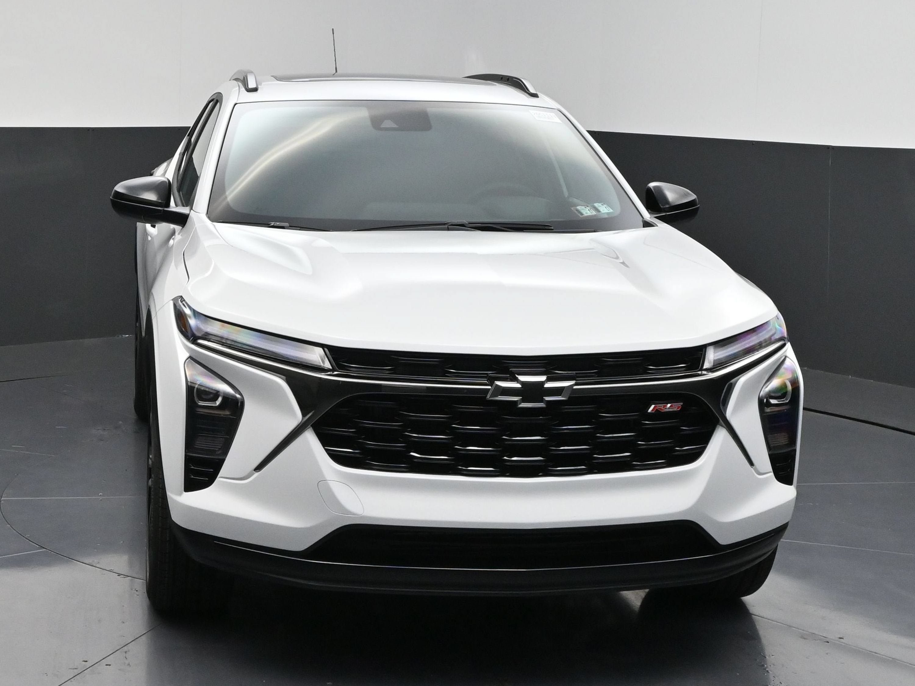 New 2026 Chevrolet Trax RS w/ Sunroof Package FWD image 3