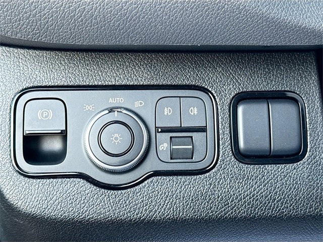 Used 2025 Mercedes-Benz Sprinter 144 Cargo image 10