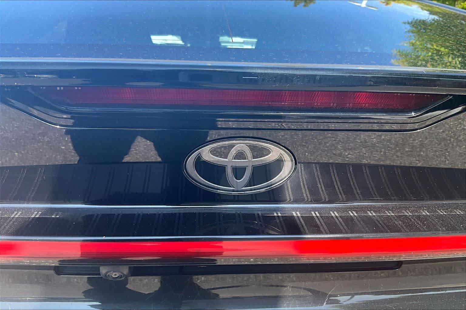 Used 2024 Toyota Prius XLE FWD image 30