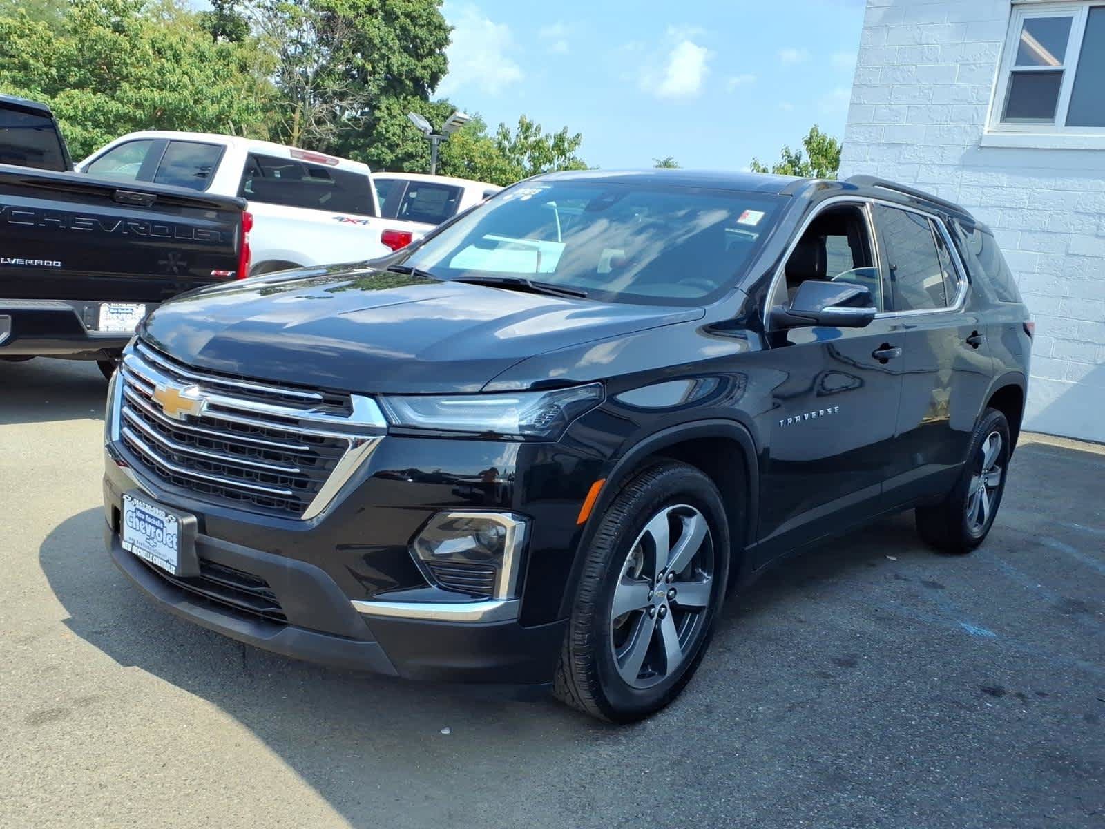 Certified 2023 Chevrolet Traverse LT w/ LT Premium Package AWD/4WD image 3