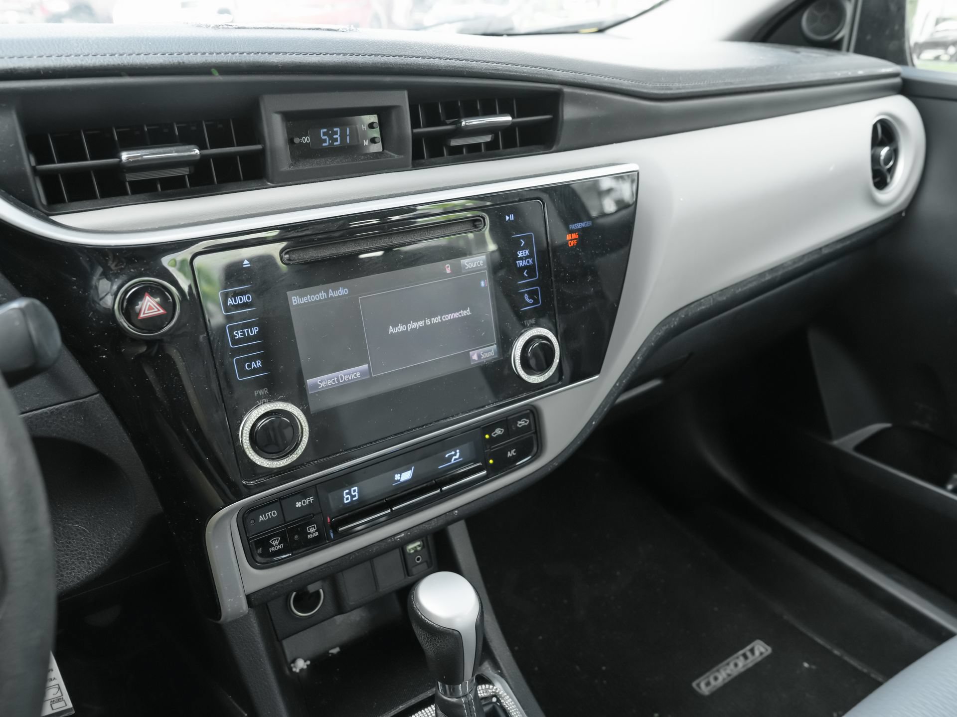 Used 2019 Toyota Corolla LE FWD image 19