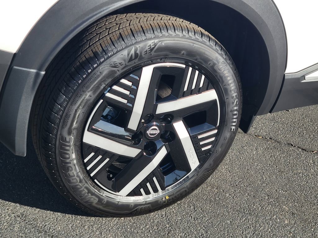 New 2026 Nissan Kicks SV w/ SV Premium Package image 3