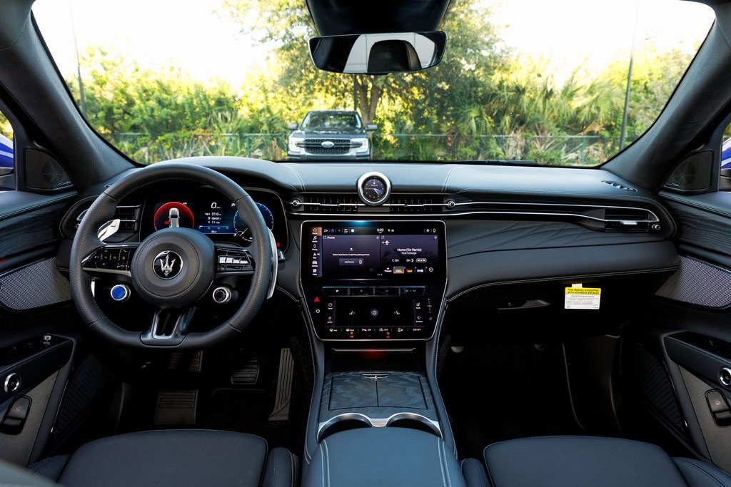 New 2025 Maserati Grecale GT image 32
