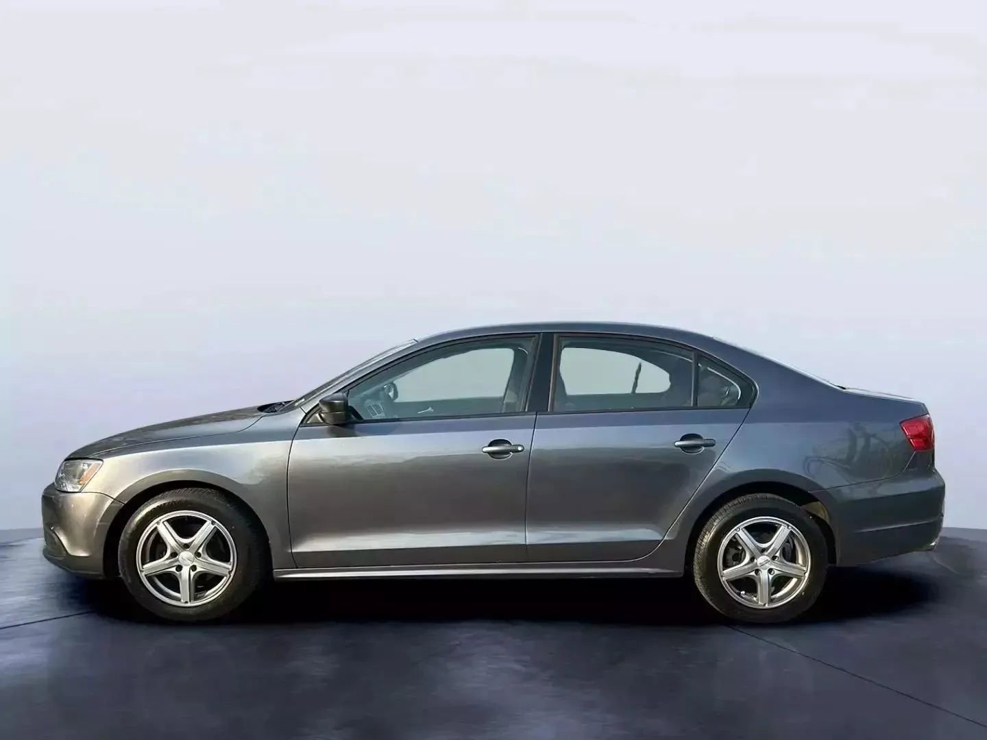 Used 2013 Volkswagen Jetta S FWD image 2