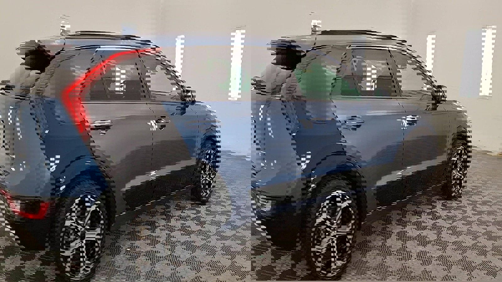 Used 2023 Kia Niro SX Touring image 4