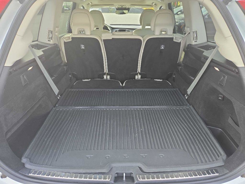 Used 2018 Volvo XC90 T6 Momentum w/ Convenience Package image 11