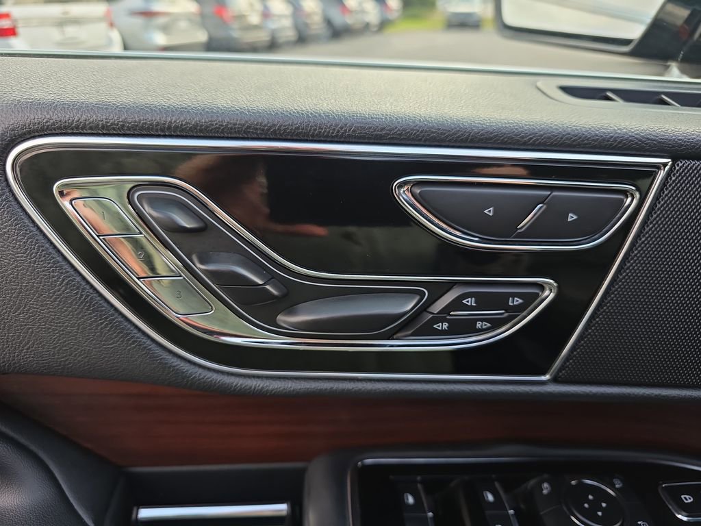 Used 2023 Lincoln Navigator Reserve image 18