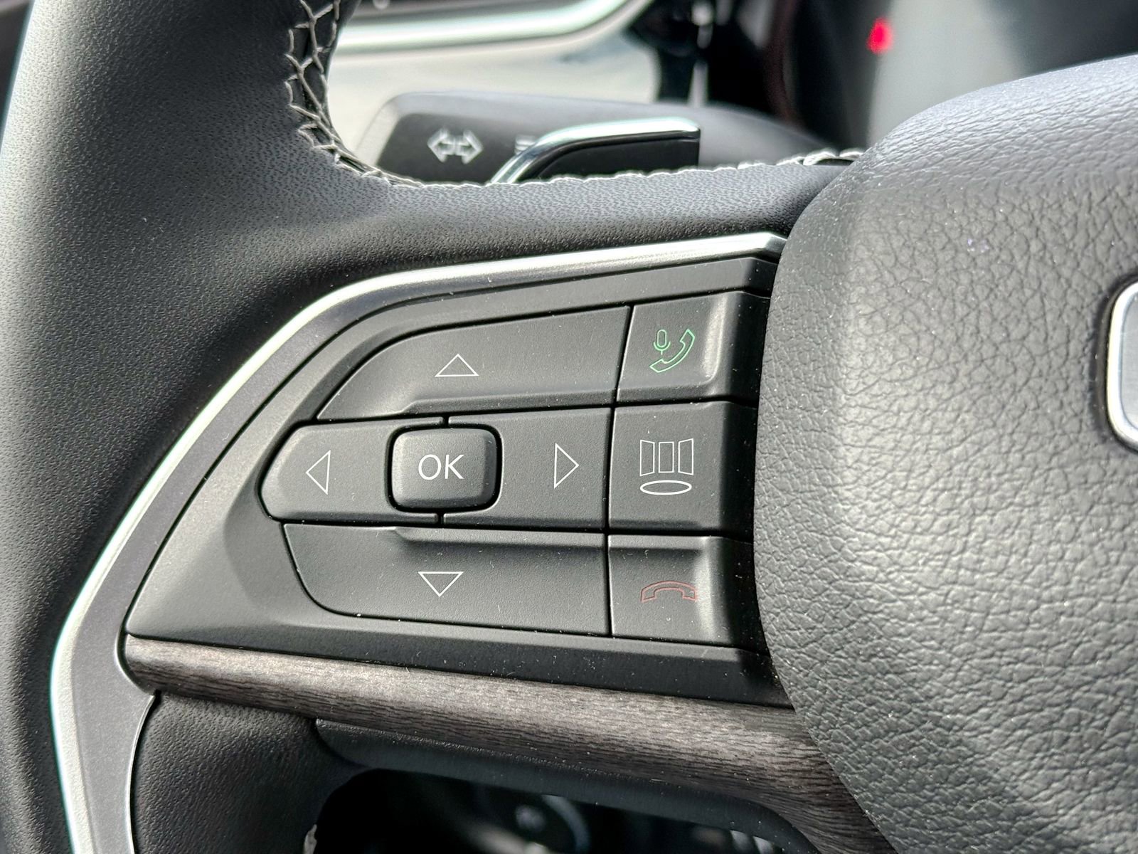 Used 2023 Jeep Grand Cherokee 30th Anniversary image 31