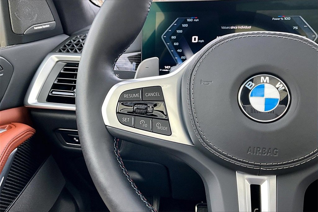 Used 2025 BMW X7 M60i w/ Climate Comfort Package image 18