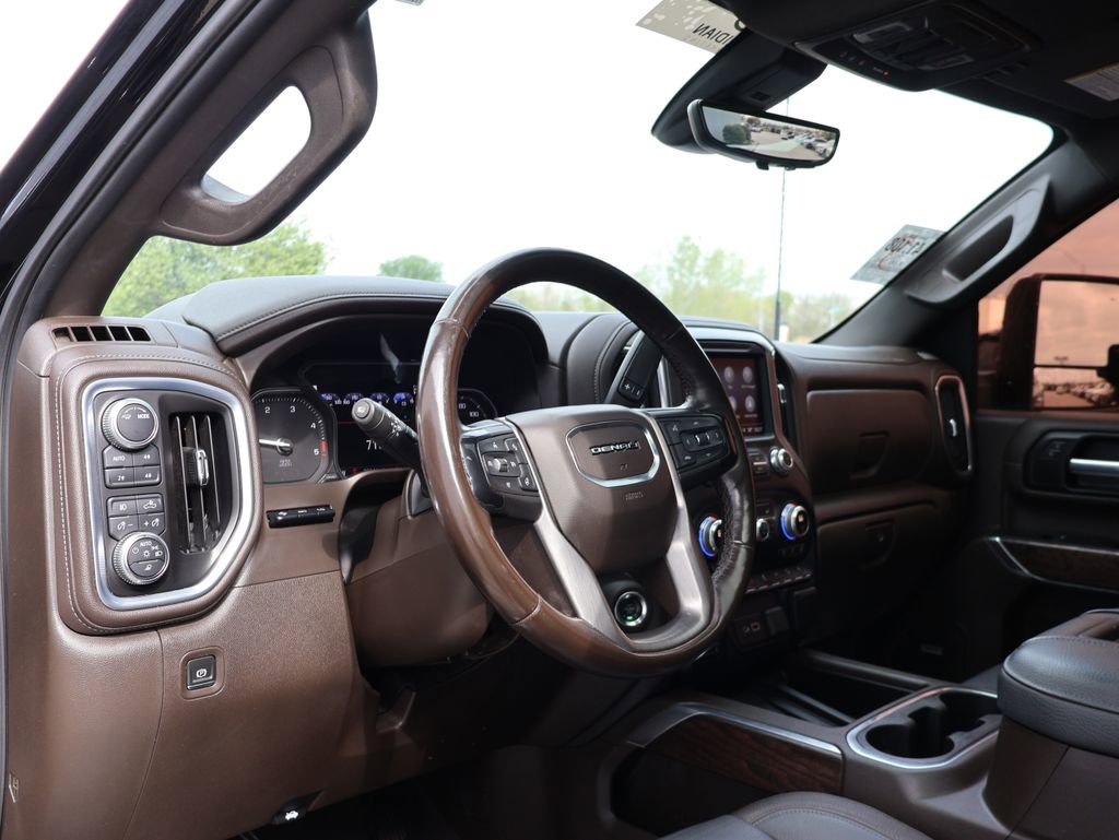 Used 2021 GMC Sierra 2500 Denali w/ Denali Black Diamond Edition AWD/4WD image 16