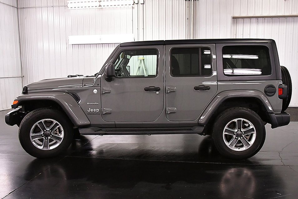 Used 2023 Jeep Wrangler Sahara image 4