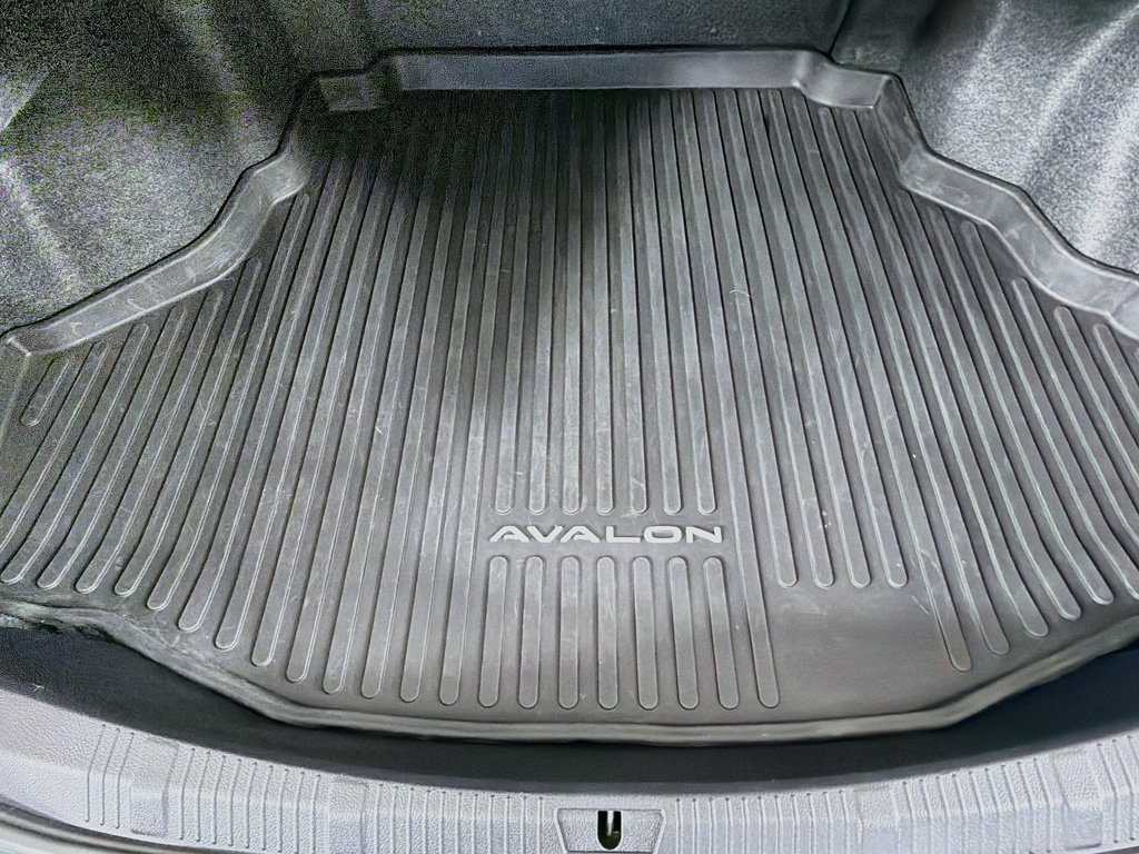 Used 2018 Toyota Avalon Limited w/ All Weather Liner Package FWD image 21