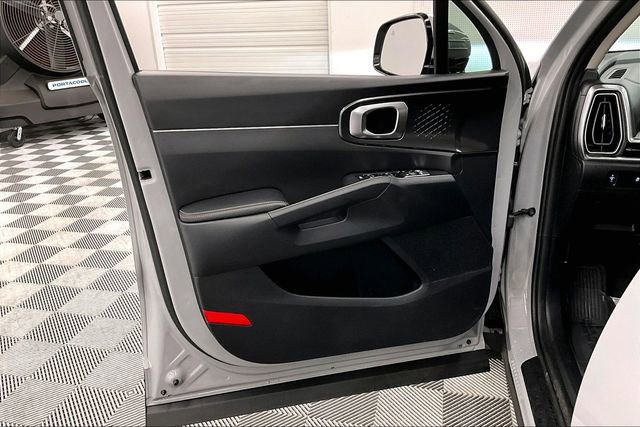 Used 2025 Kia Sorento S image 17