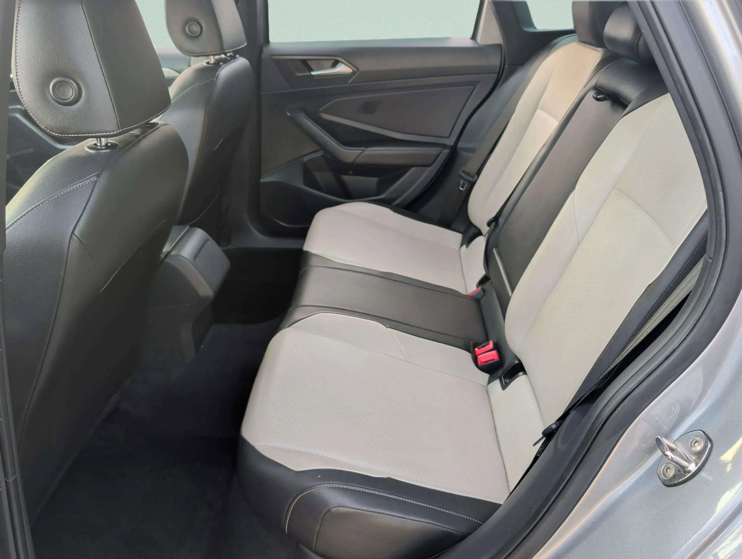 Used 2019 Volkswagen Jetta R-Line FWD image 31