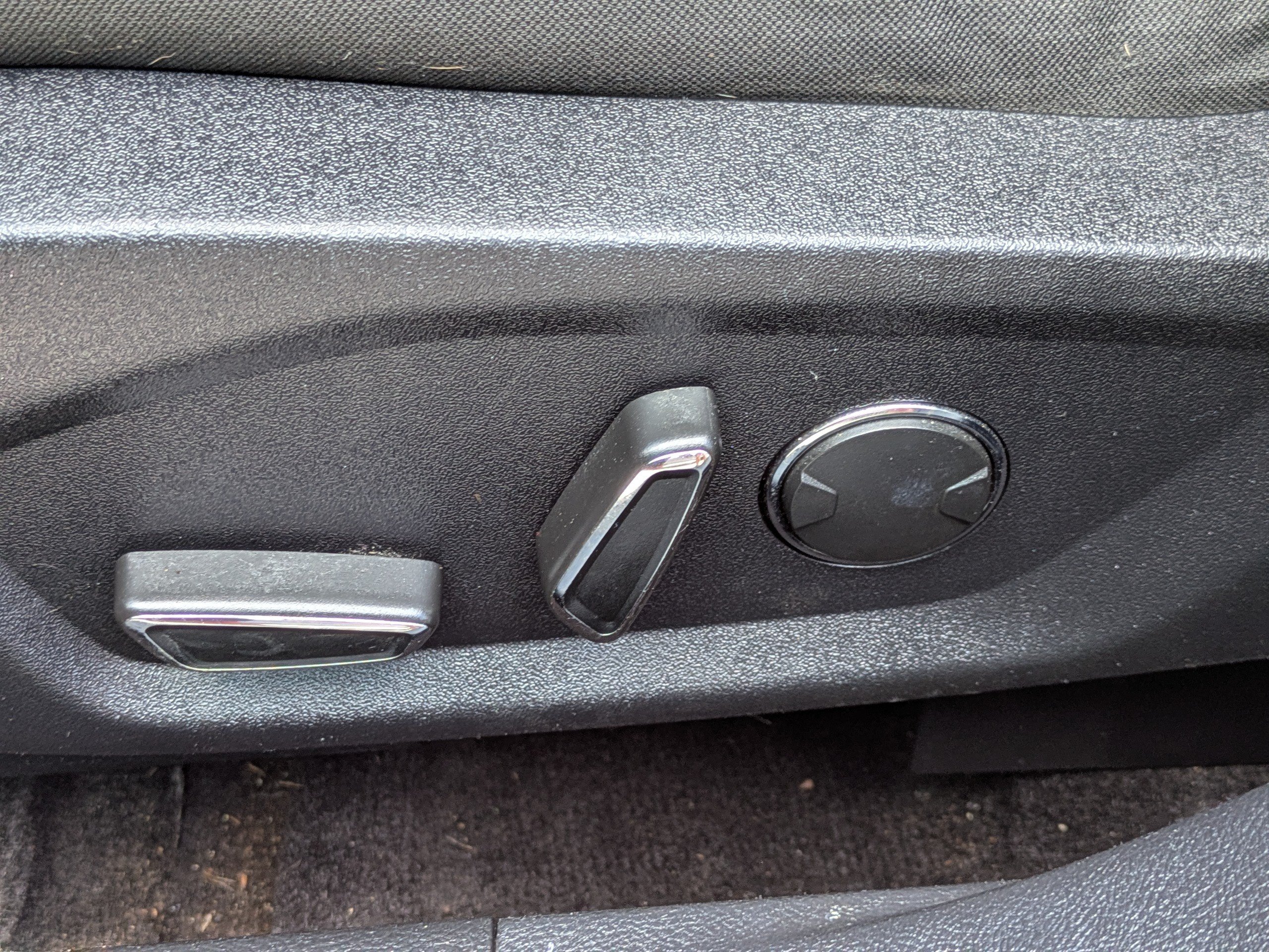 Used 2020 Ford Fusion SE FWD image 17